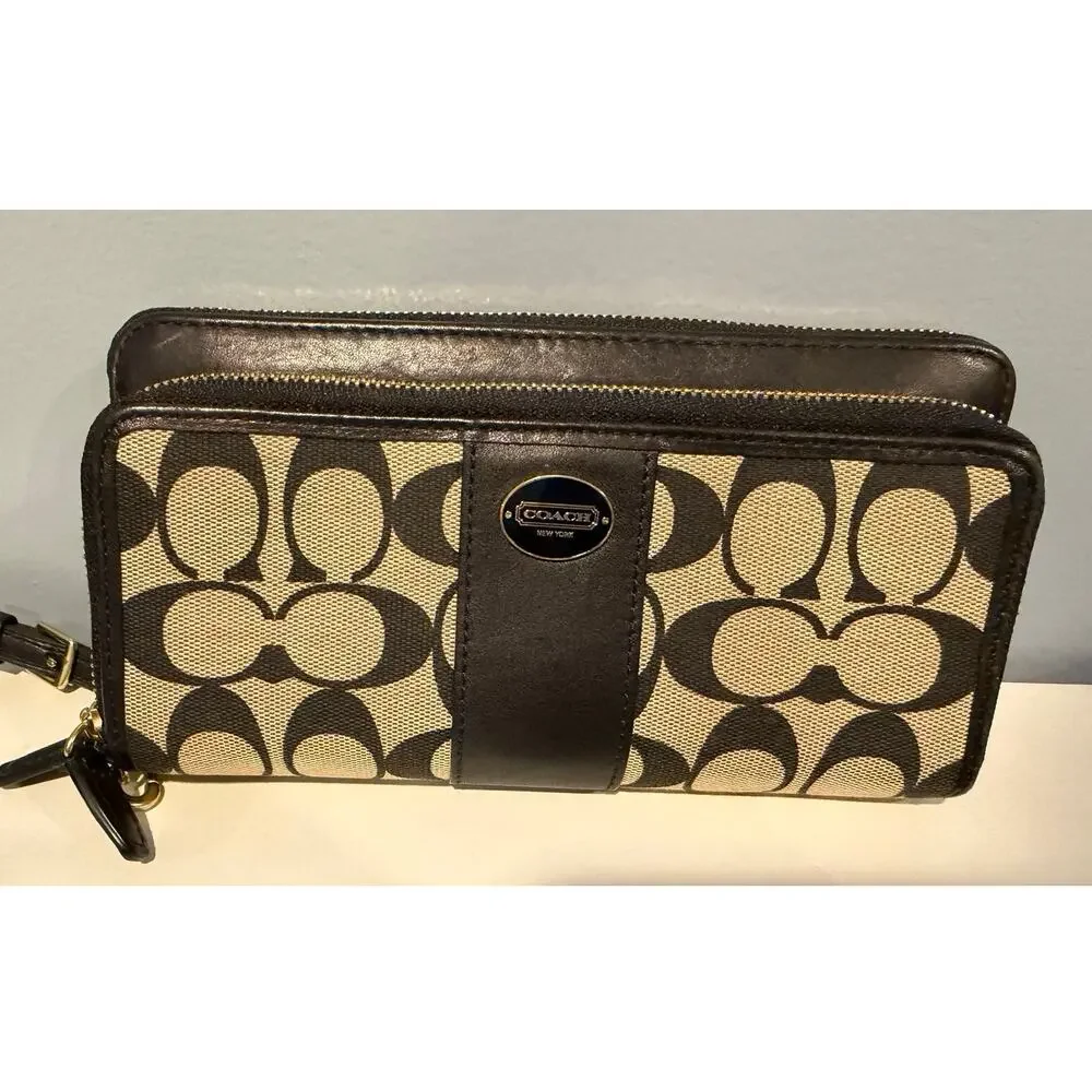 EUC Coach SIgnature Kelsey Satchel and Wallet